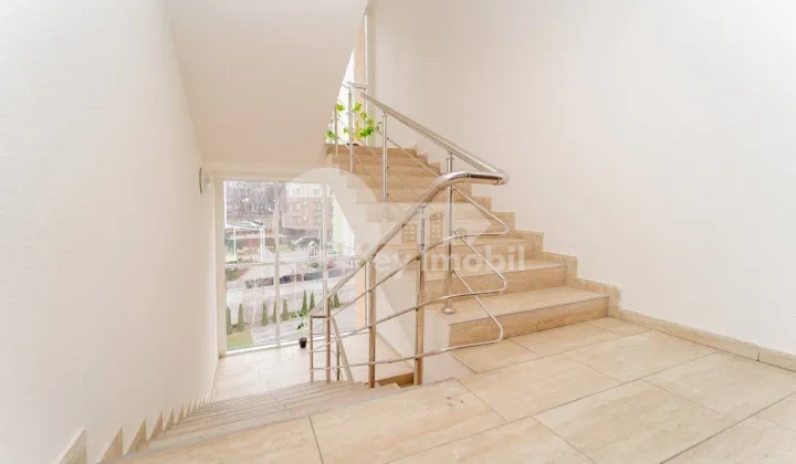 Apartament, Buiucani, LIVIU DELEANU