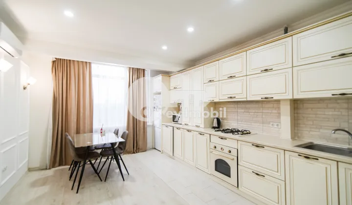 Apartament, Centru, MELESTIU
