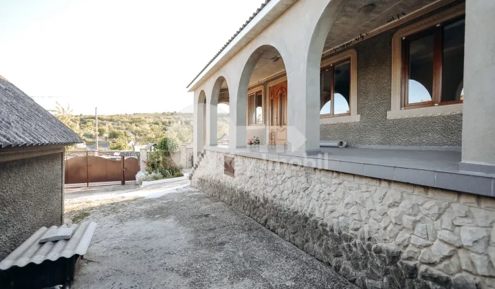 Дом, МИЛЕШТИЙ МИЧЬ