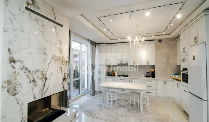 Casă, Centru, CIOCÂRLIEI