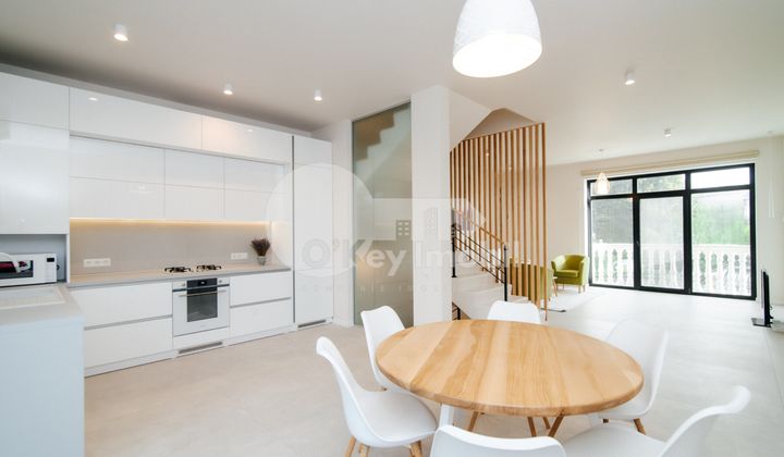 Casă, Centru, GEORGE MENIUC