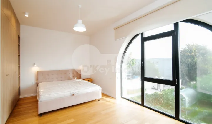 Casă, Centru, GEORGE MENIUC