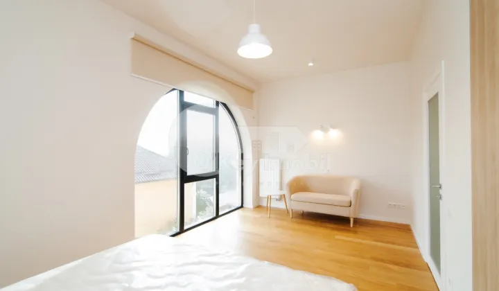 Casă, Centru, GEORGE MENIUC