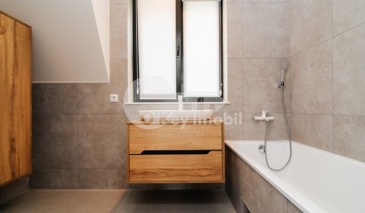 Casă, Centru, GEORGE MENIUC