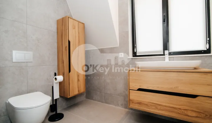 Casă, Centru, GEORGE MENIUC