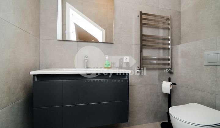 Casă, Centru, GEORGE MENIUC