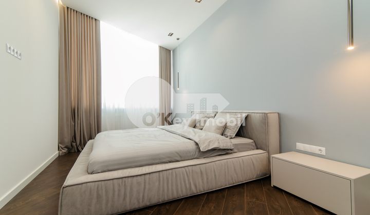 Penthouse, Centru, MELESTIU