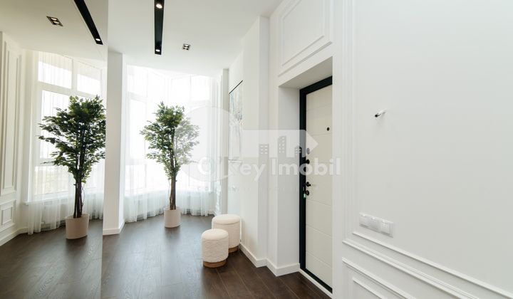 Penthouse, Centru, MELESTIU