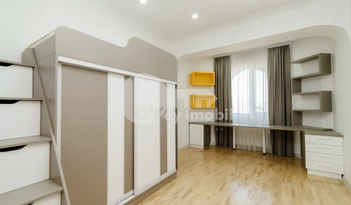 Casă, Botanica, CETATEA ALBĂ