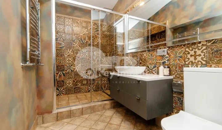 Penthouse, Centru, LEV TOLSTOI