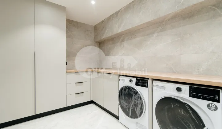 Townhouse, Telecentru, LACULUI