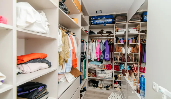 Дом, Ботаника, ПЭШУНИЛОР